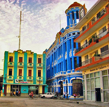 Plaza de los Trabajadores vue par
                                le photographe Eyanex © eyanex,
                                panoramio