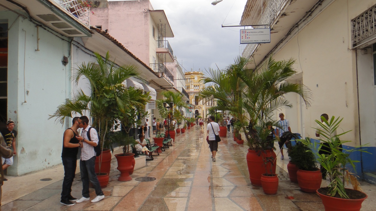 Calle cerca iglesia  eyanex panoramio