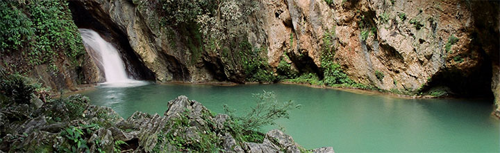 Chutes Caburni dans Topes de Collantes © Eduardo Manchon, panoramio