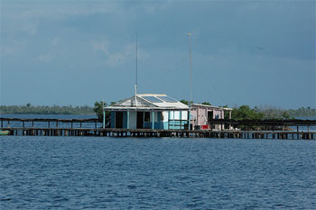 Poste de traitement de pêche © henk.jamin, flickr.com 